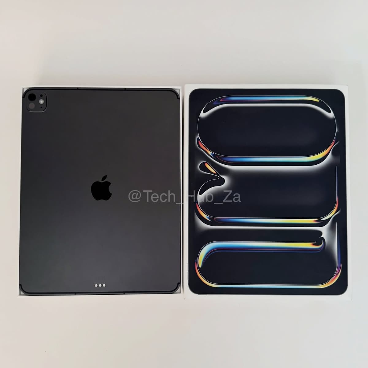 13” iPad Pro M5 Space Black - Image 1