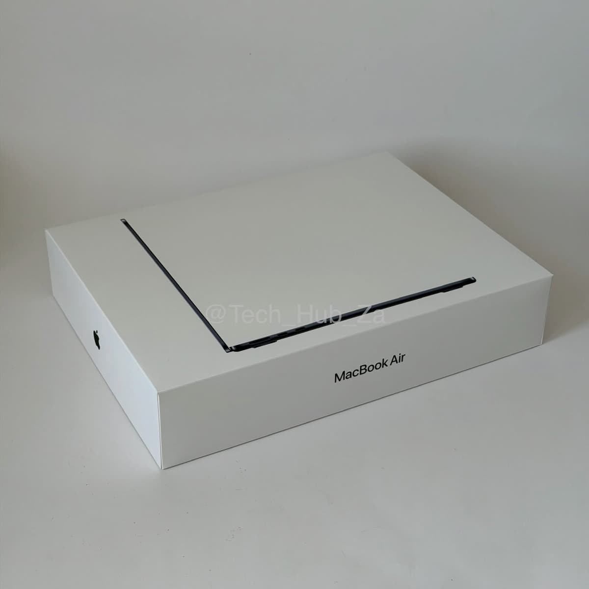 13” MacBook Air M4 2025 Midnight - Image 1
