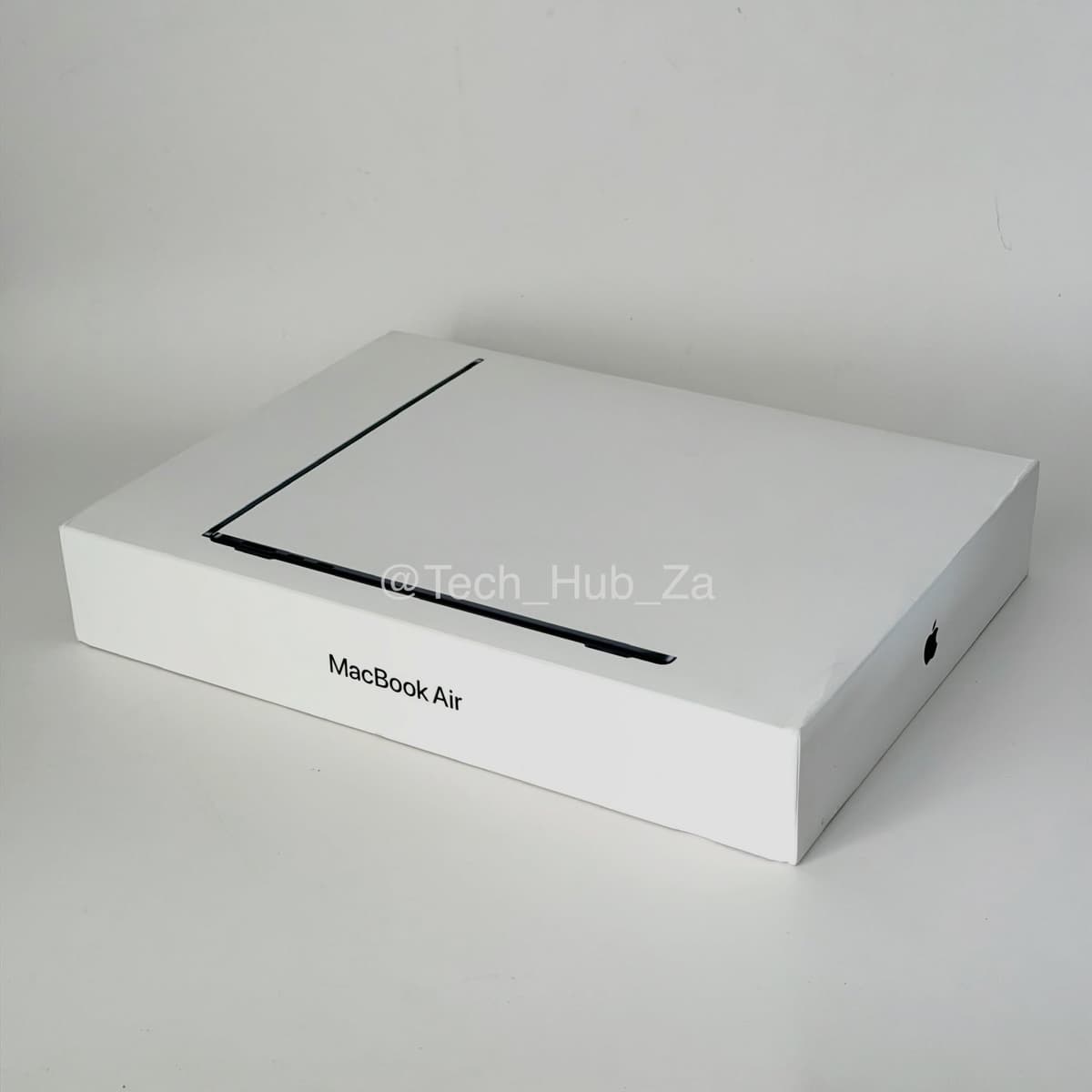 13” MacBook Air M5 Midnight - Image 1