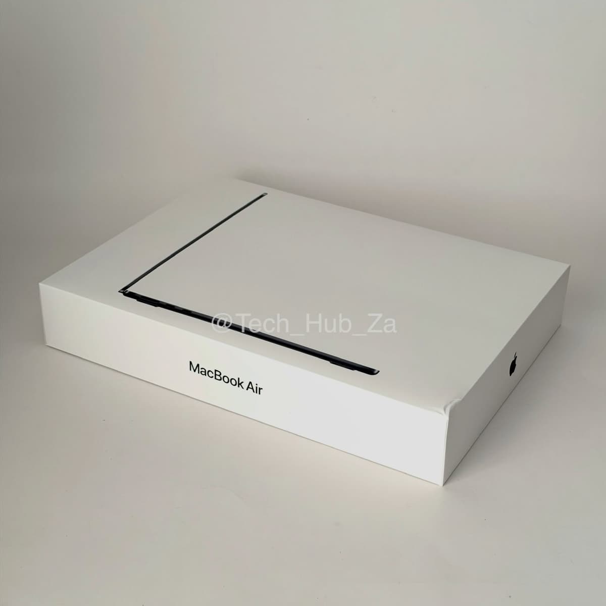 13” MacBook Air M5 Midnight - Image 1