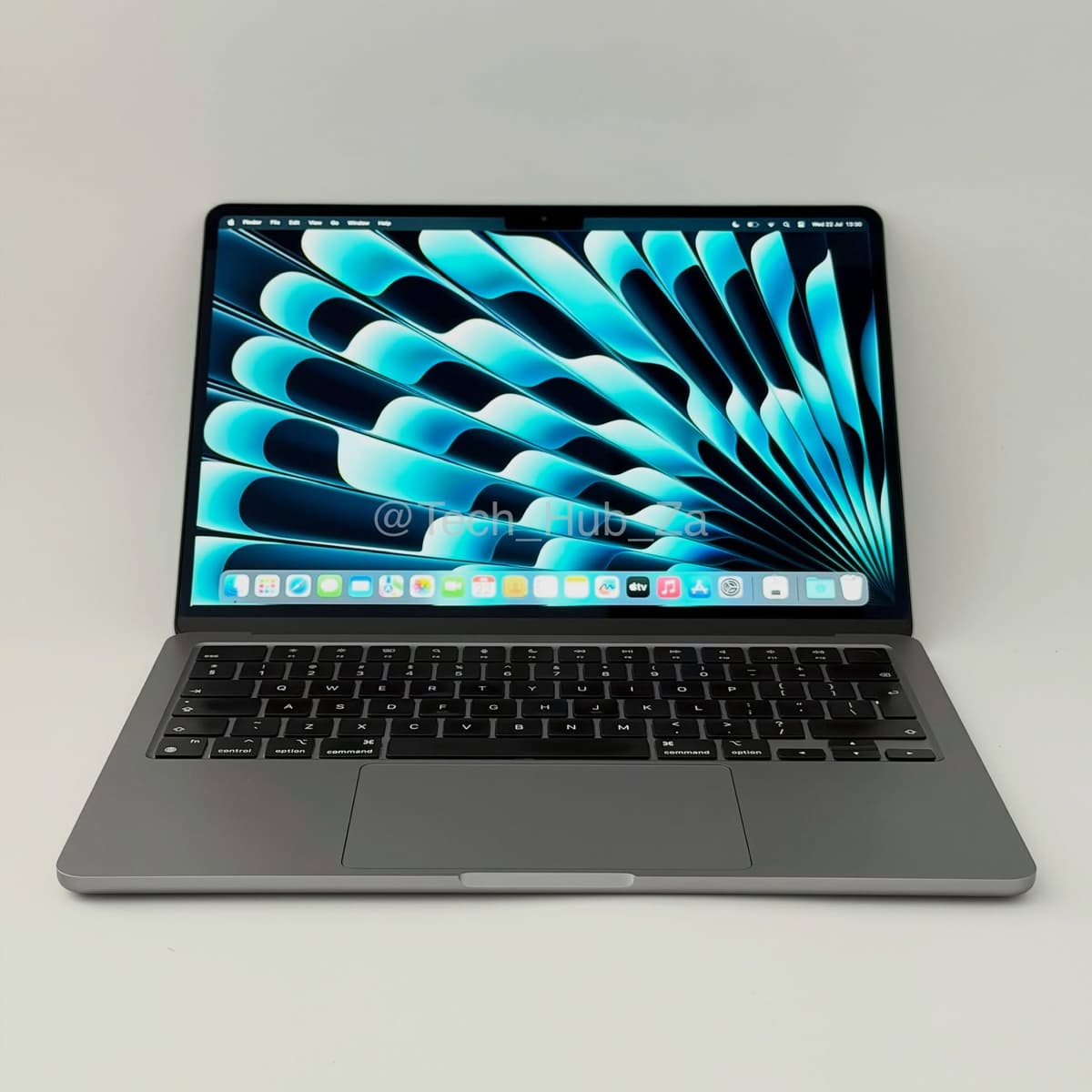 13” MacBook Air M2 2022 Space Grey - Image 1