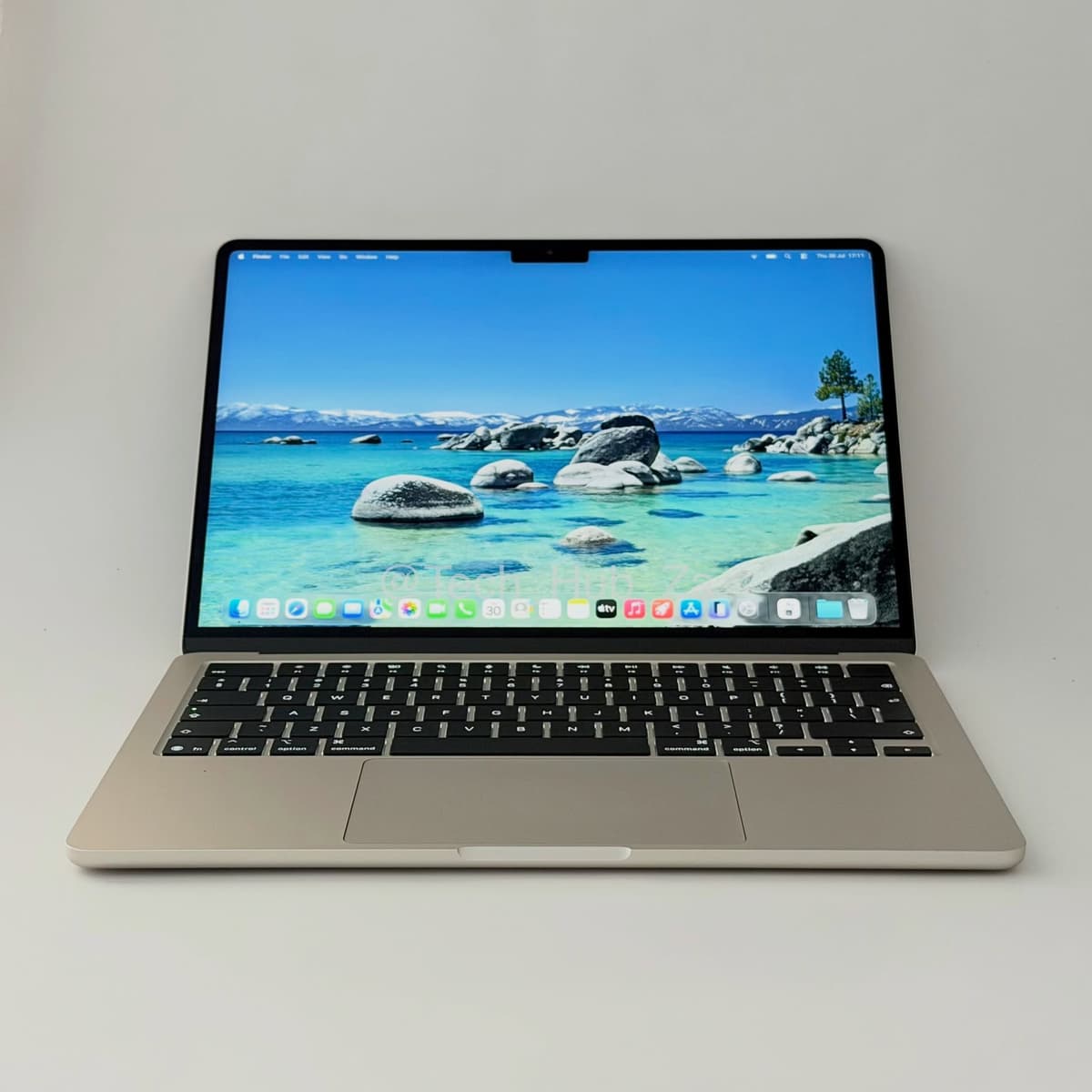 13” MacBook Air M4 2025 Starlight - Image 1