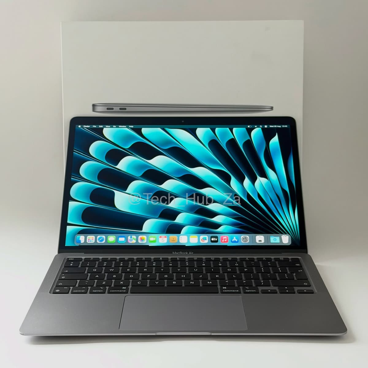 13” MacBook Air M1 2020 Space Grey - Image 1