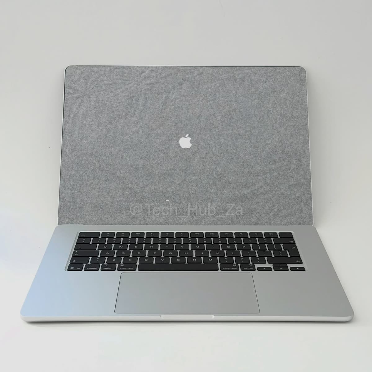 15” MacBook Air M5 2026 Silver - Image 1