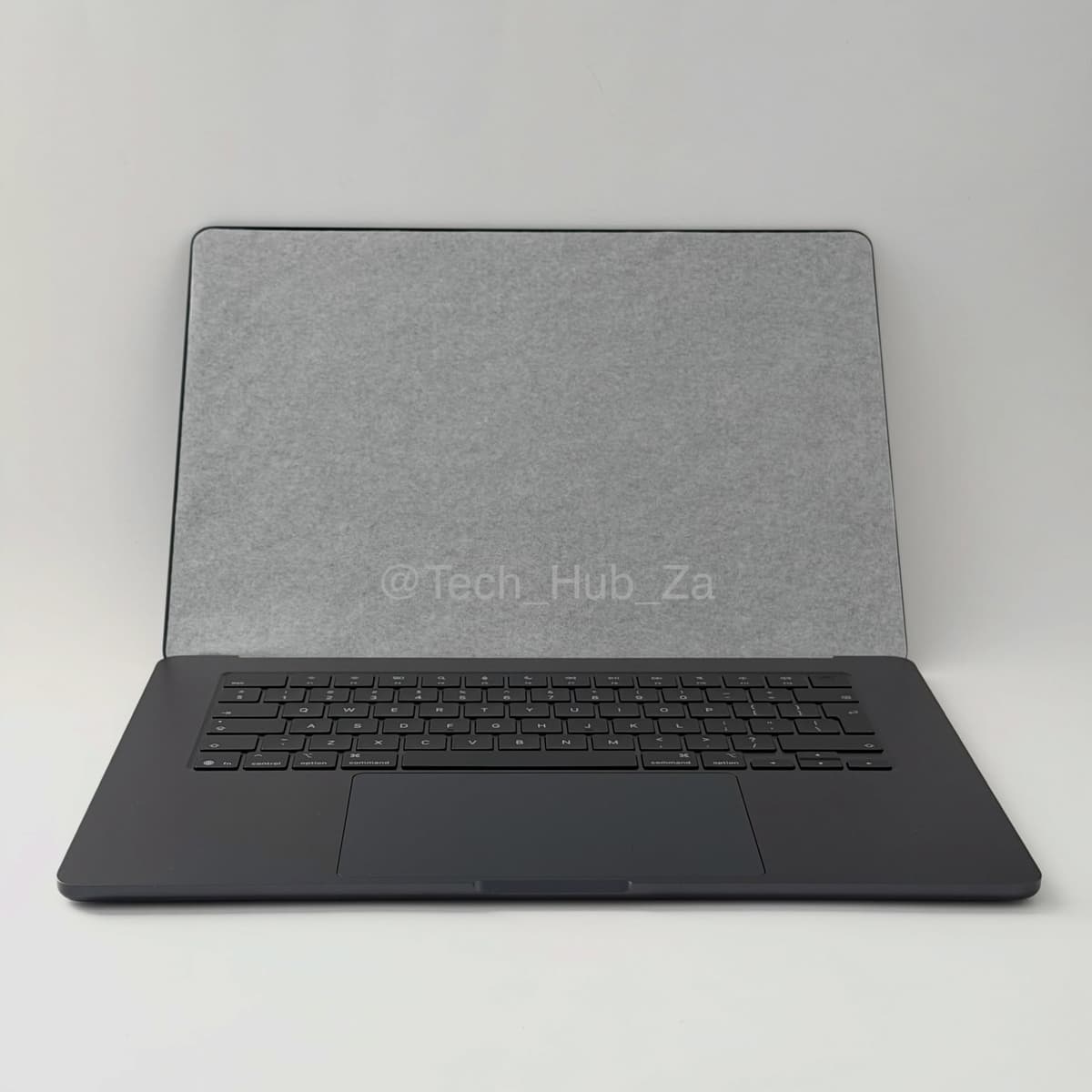 15” MacBook Air M5 2026 Midnight - Image 1