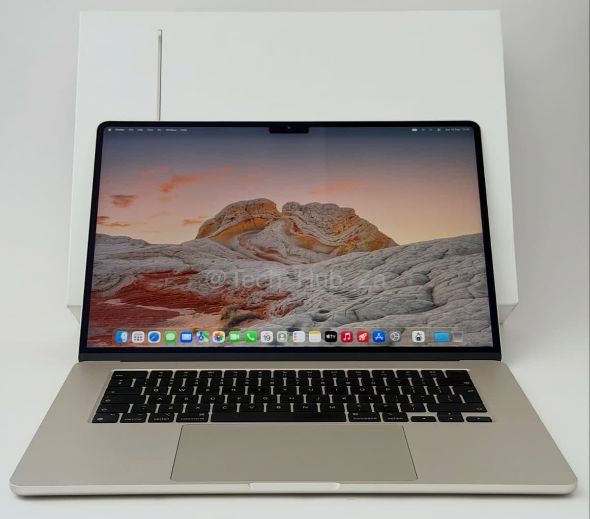 15” MacBook Air M2 2023 Starlight - Image 1
