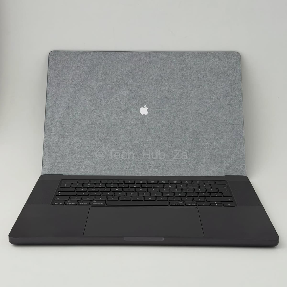 16” MacBook Pro M5 Pro Space Black - Image 1